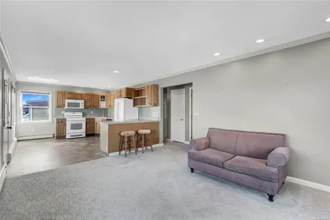 414 Venetian Boulevard Lindenhurst NY 11757
