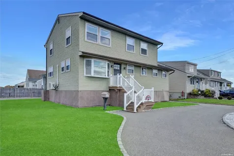 414 Venetian Boulevard Lindenhurst NY 11757