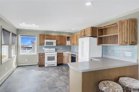 414 Venetian Boulevard Lindenhurst NY 11757