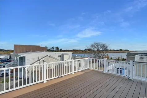 414 Venetian Boulevard Lindenhurst NY 11757