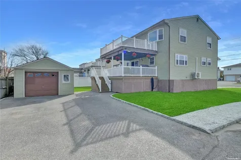 414 Venetian Boulevard Lindenhurst NY 11757