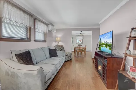 414 Venetian Boulevard Lindenhurst NY 11757