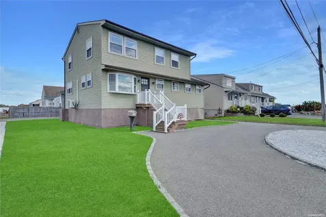 414 Venetian Boulevard Lindenhurst NY 11757