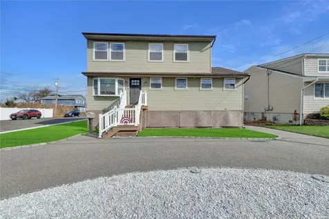 414 Venetian Boulevard Lindenhurst NY 11757
