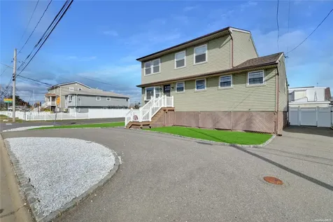 414 Venetian Boulevard Lindenhurst NY 11757