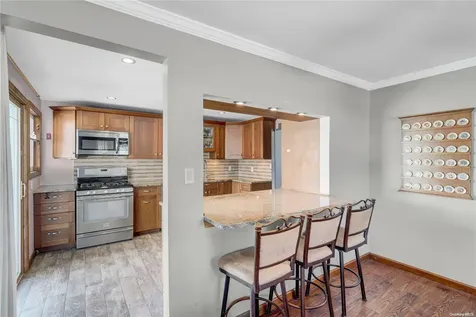 414 Venetian Boulevard Lindenhurst NY 11757