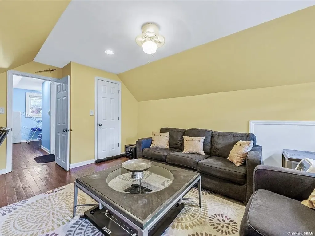 18 Carnation Road Levittown NY 11756