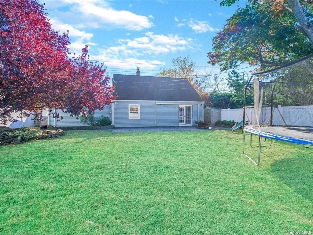 18 Carnation Road Levittown NY 11756
