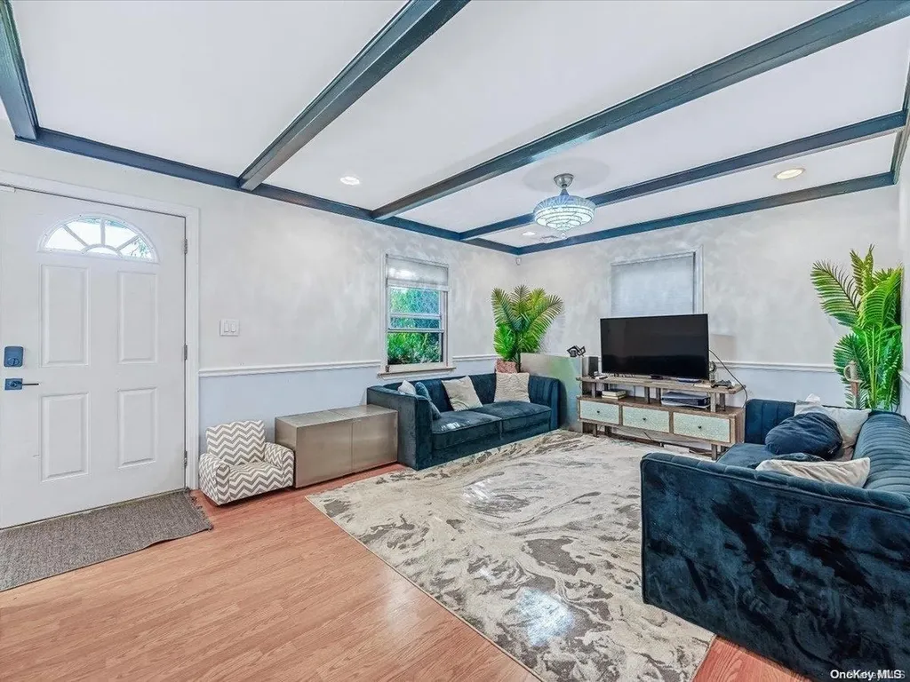 18 Carnation Road Levittown NY 11756