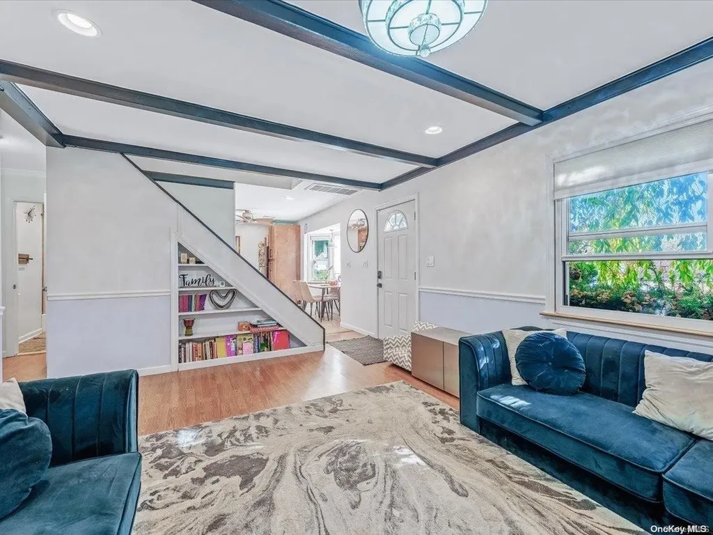18 Carnation Road Levittown NY 11756