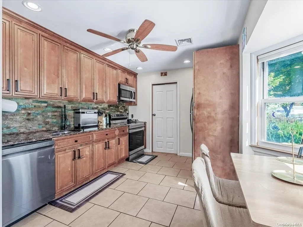 18 Carnation Road Levittown NY 11756