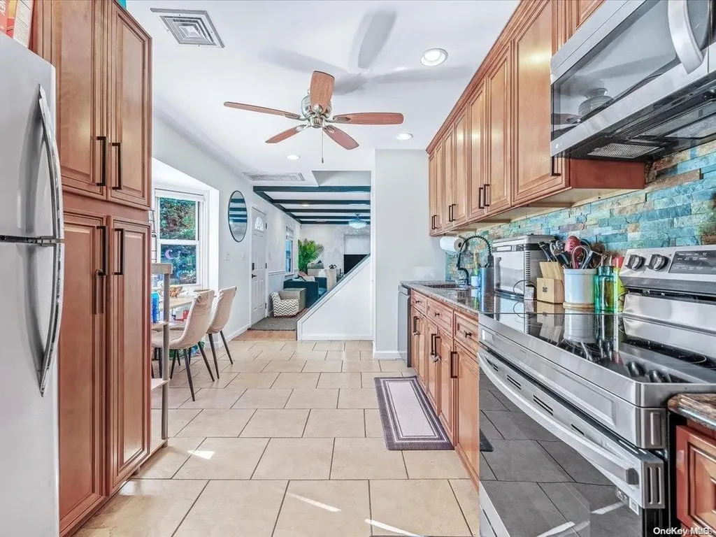 18 Carnation Road Levittown NY 11756