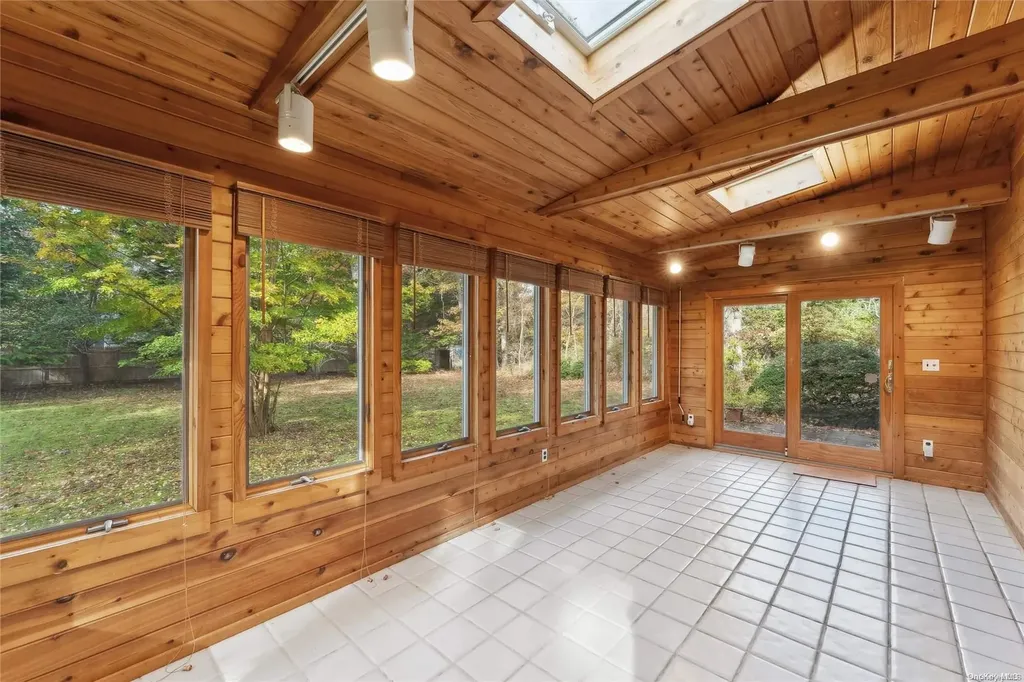 57 Jagger Lane Westhampton NY 11977