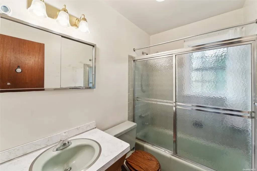 57 Jagger Lane Westhampton NY 11977