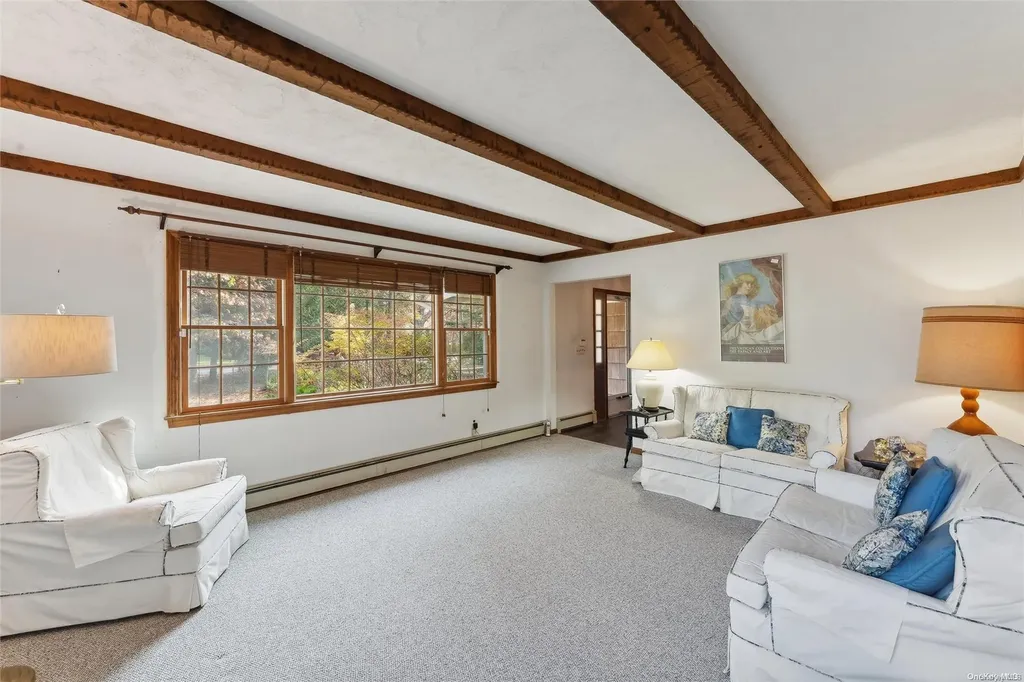 57 Jagger Lane Westhampton NY 11977