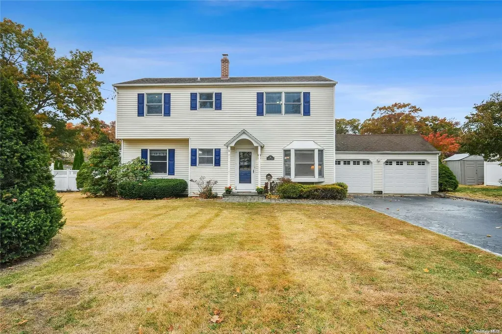 48 6th Avenue Kings Park NY 11754