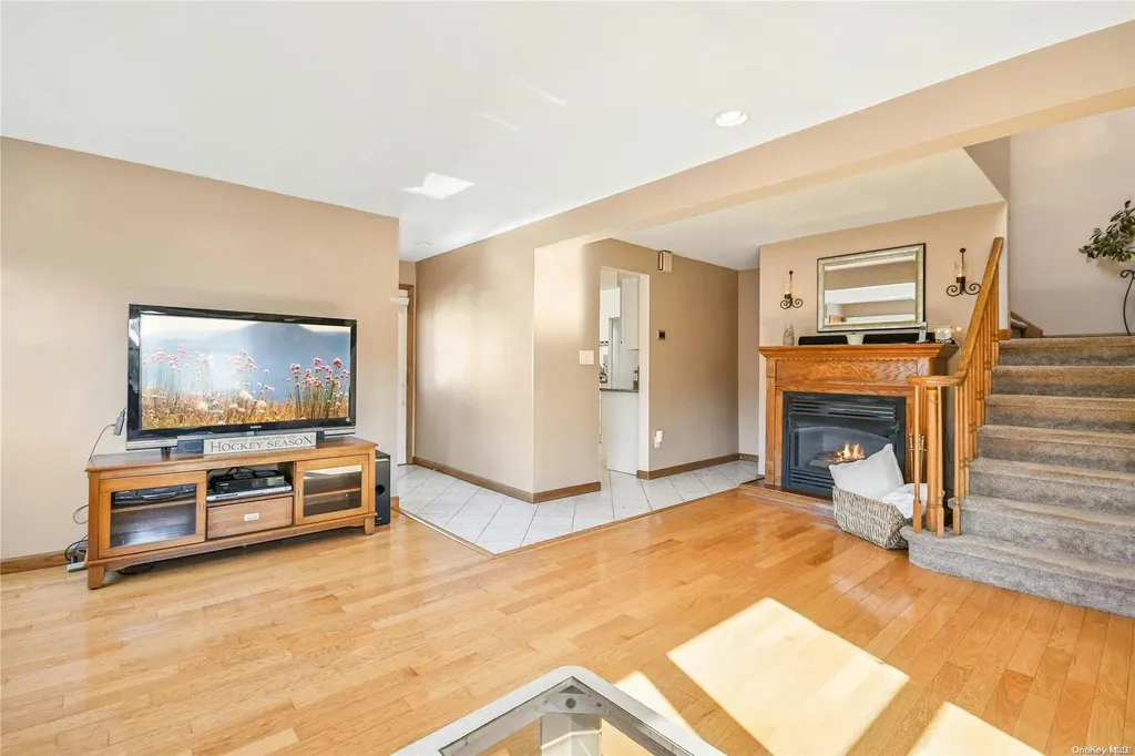 48 6th Avenue Kings Park NY 11754