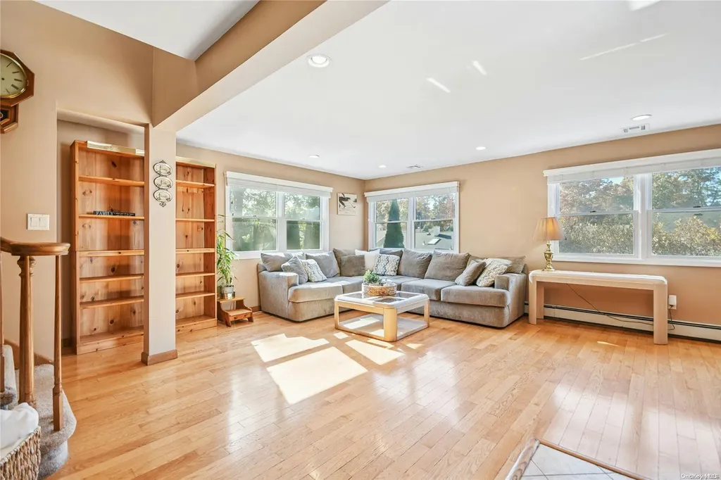48 6th Avenue Kings Park NY 11754