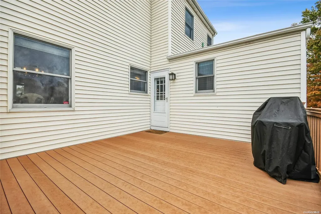 48 6th Avenue Kings Park NY 11754