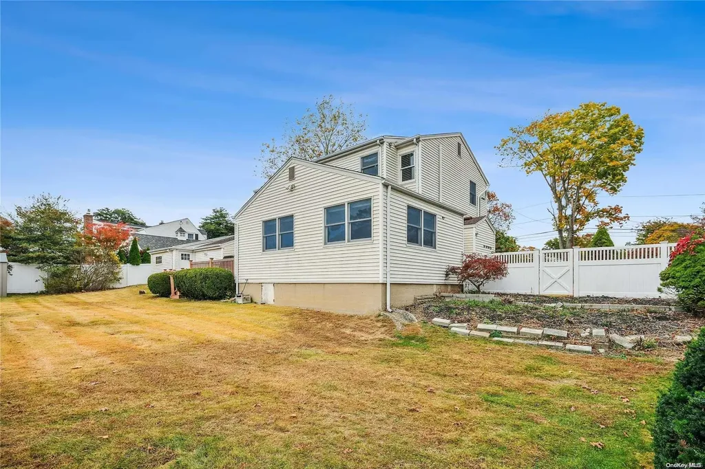 48 6th Avenue Kings Park NY 11754