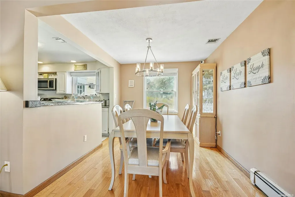 48 6th Avenue Kings Park NY 11754