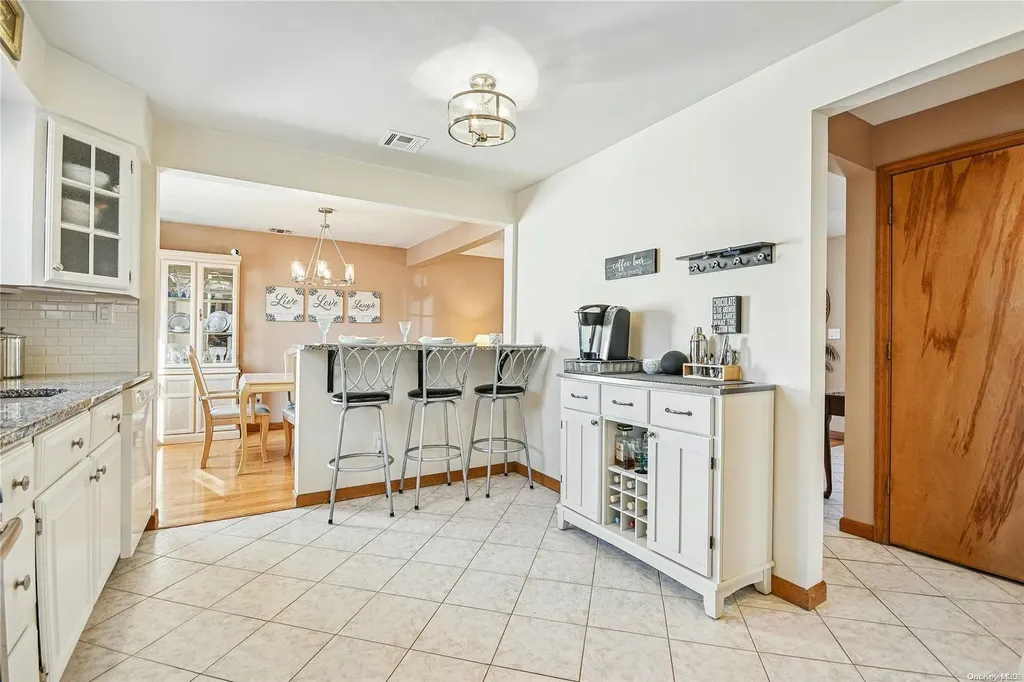 48 6th Avenue Kings Park NY 11754