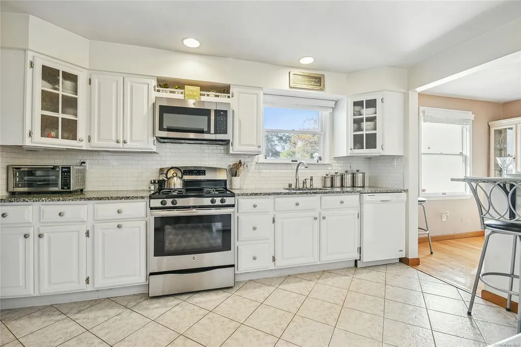48 6th Avenue Kings Park NY 11754