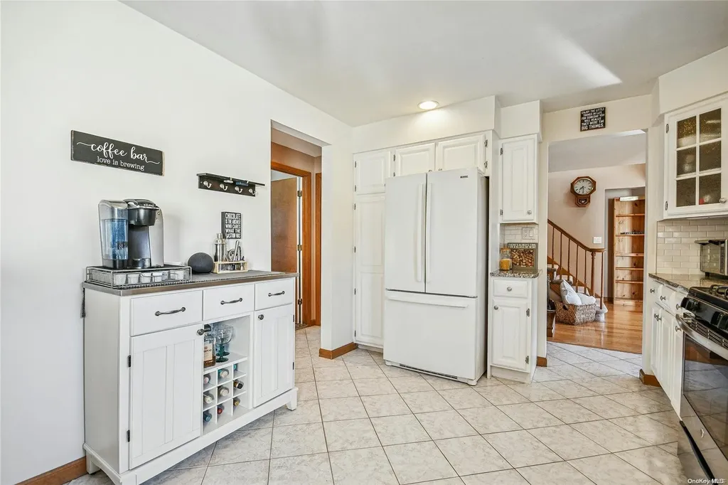48 6th Avenue Kings Park NY 11754