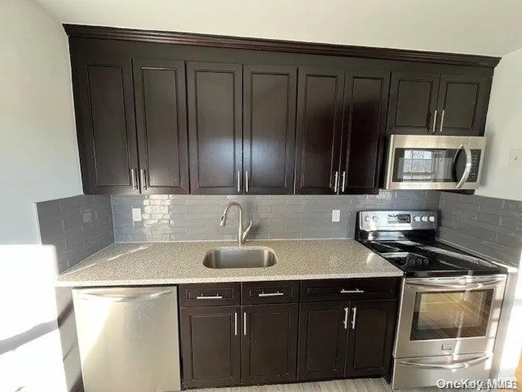 524 Kensington Lane Bethpage NY 11714