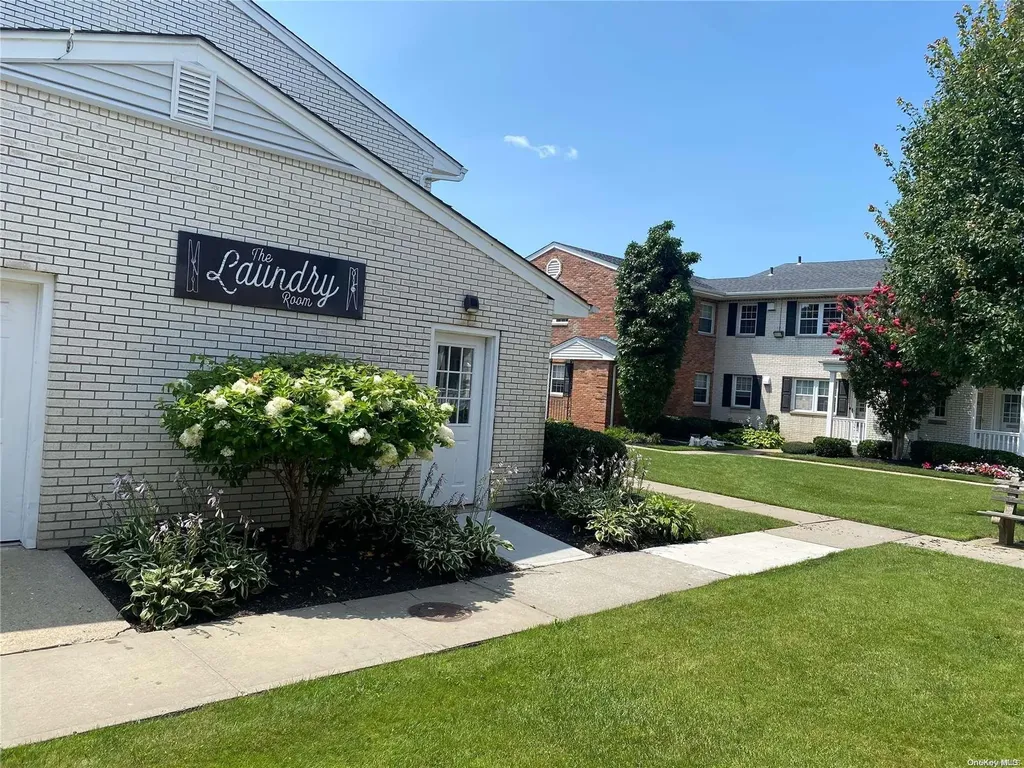 524 Kensington Lane Bethpage NY 11714