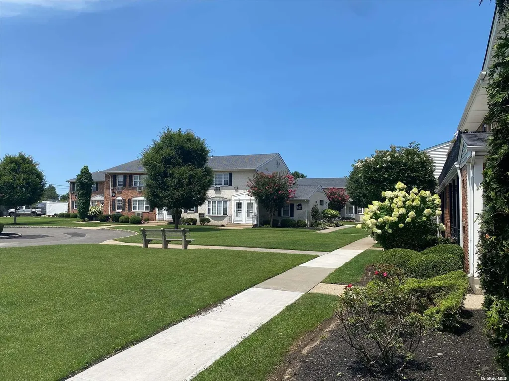524 Kensington Lane Bethpage NY 11714
