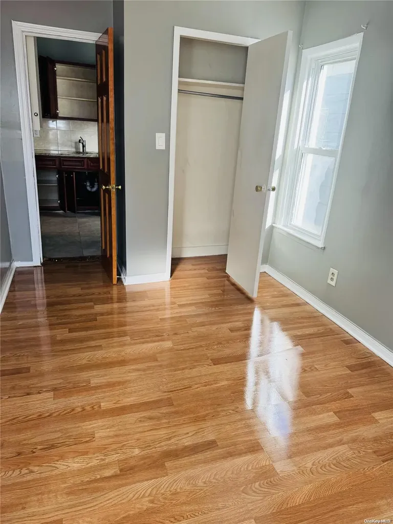 87-30 112 Richmond Hill NY 11418