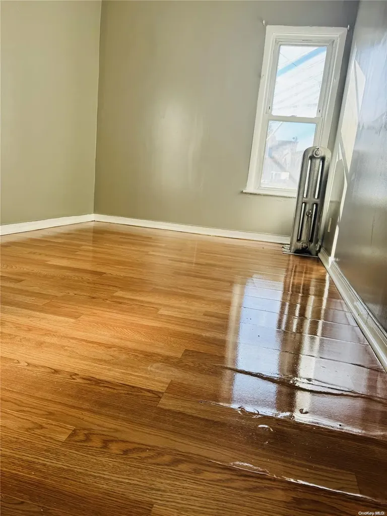 87-30 112 Richmond Hill NY 11418