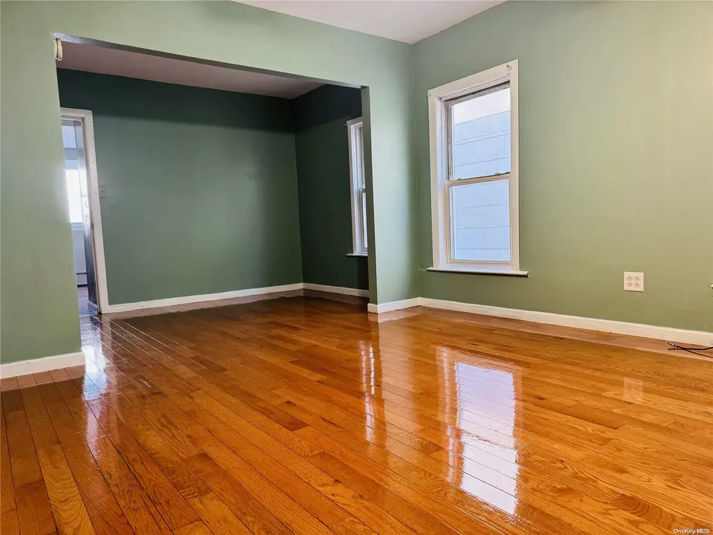 87-30 112 Richmond Hill NY 11418