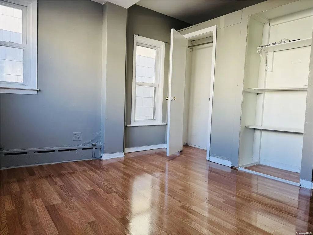 87-30 112 Richmond Hill NY 11418
