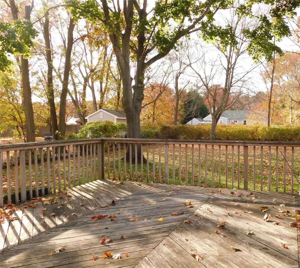 1430 Manor Lane Bay Shore NY 11706