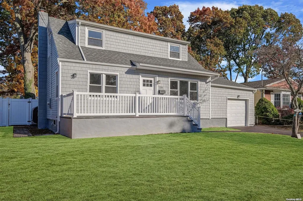 220 Trouville Road Babylon NY 11726