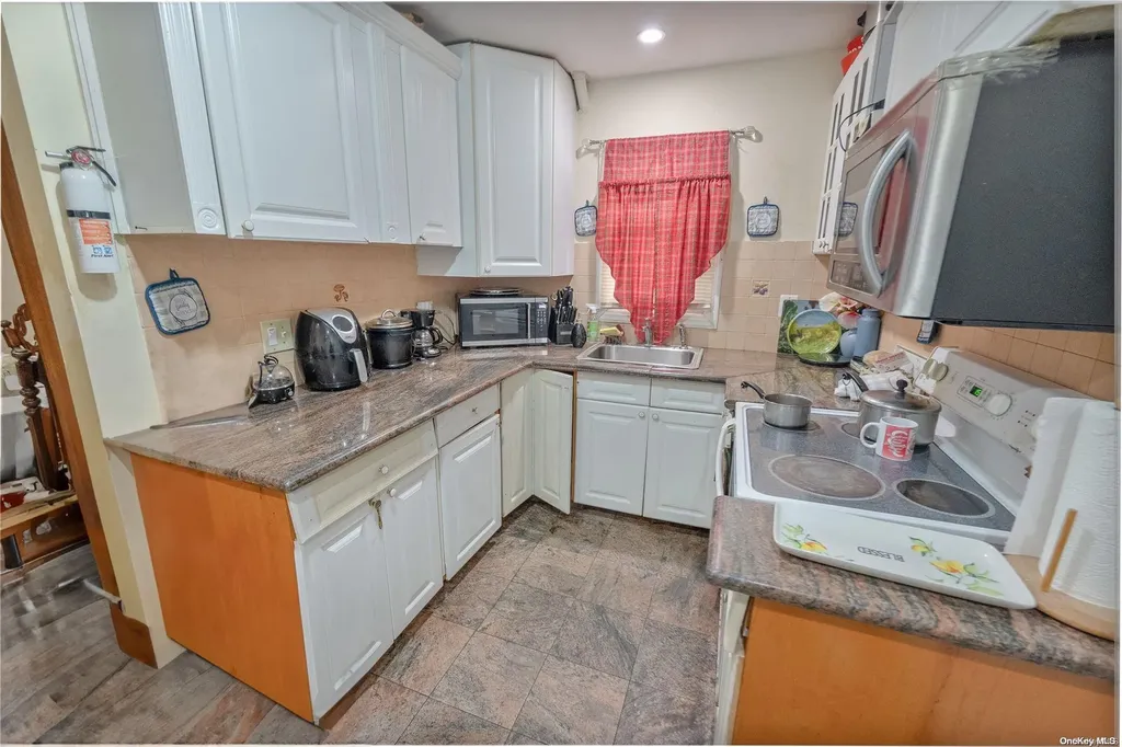 15 Rose Avenue Hempstead NY 11550