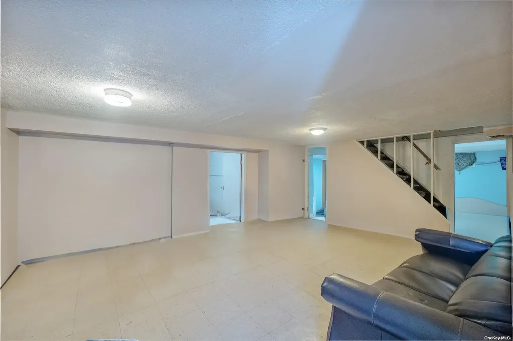 15 Rose Avenue Hempstead NY 11550
