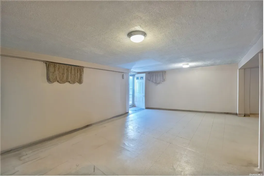 15 Rose Avenue Hempstead NY 11550