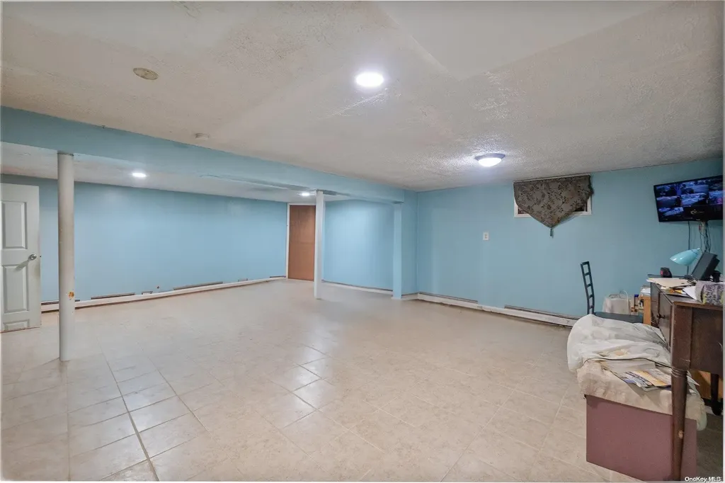 15 Rose Avenue Hempstead NY 11550