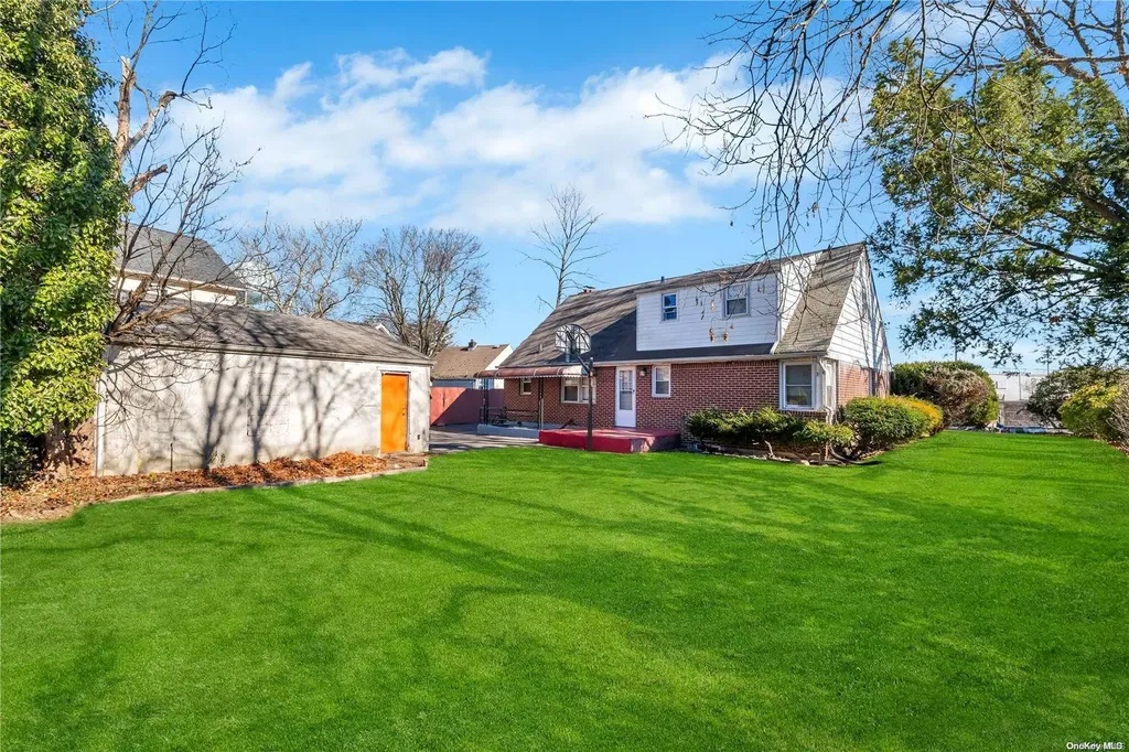 15 Rose Avenue Hempstead NY 11550