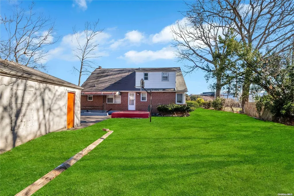 15 Rose Avenue Hempstead NY 11550