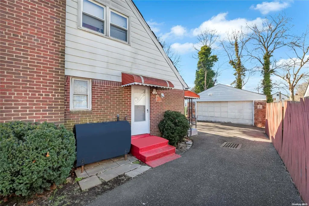 15 Rose Avenue Hempstead NY 11550
