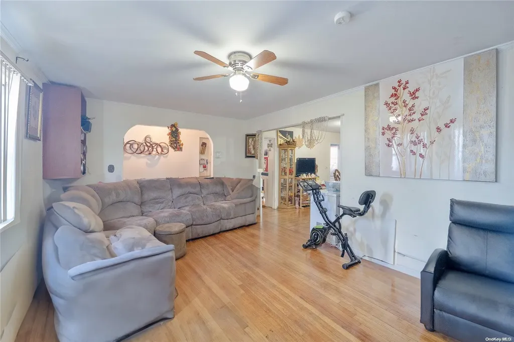 15 Rose Avenue Hempstead NY 11550