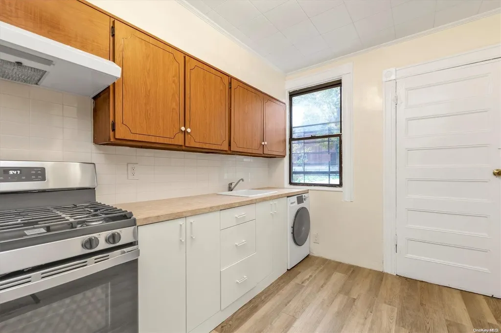 150-22 41 Avenue Flushing NY 11354