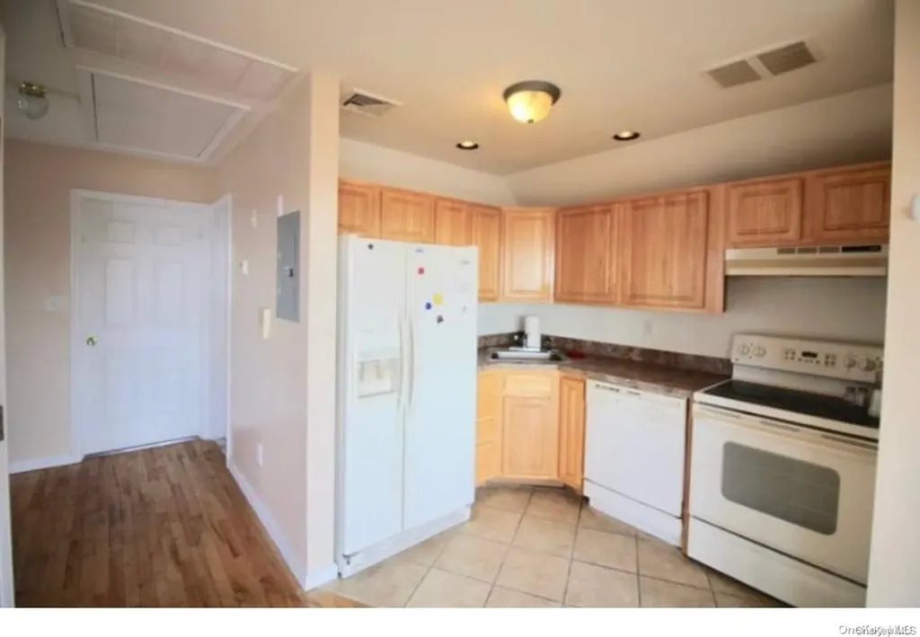 11 W 20th Road Broad Channel NY 11693