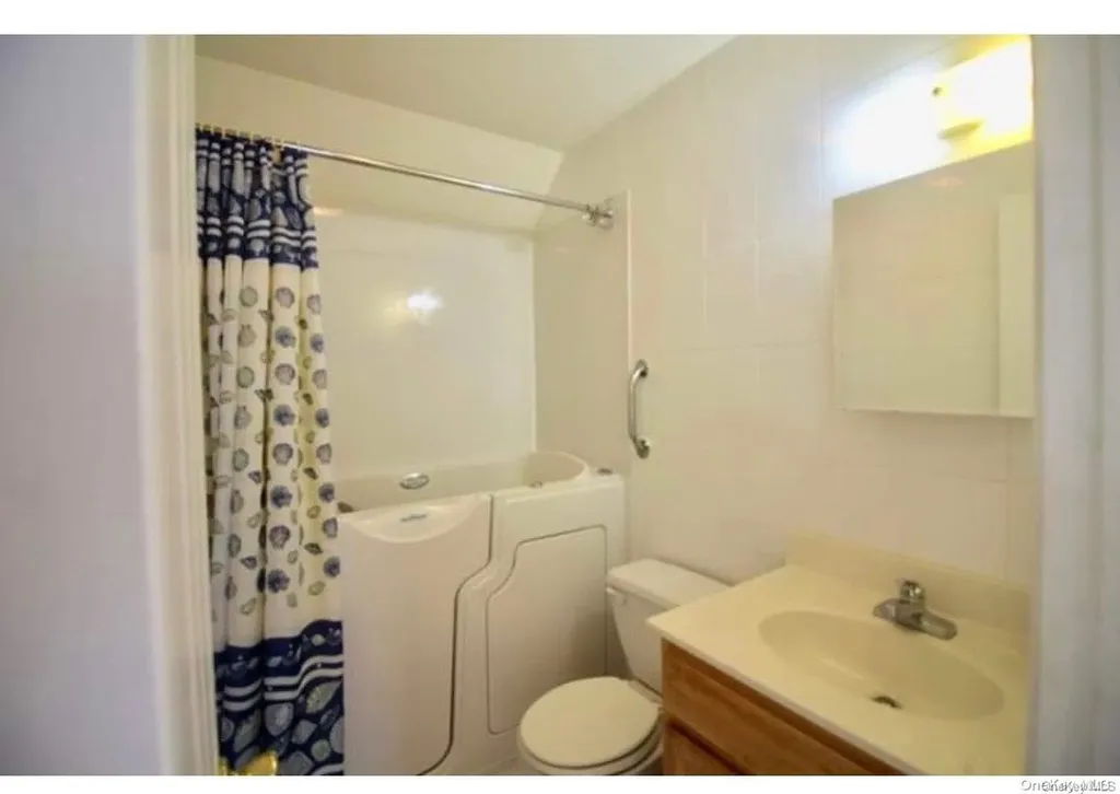 11 W 20th Road Broad Channel NY 11693
