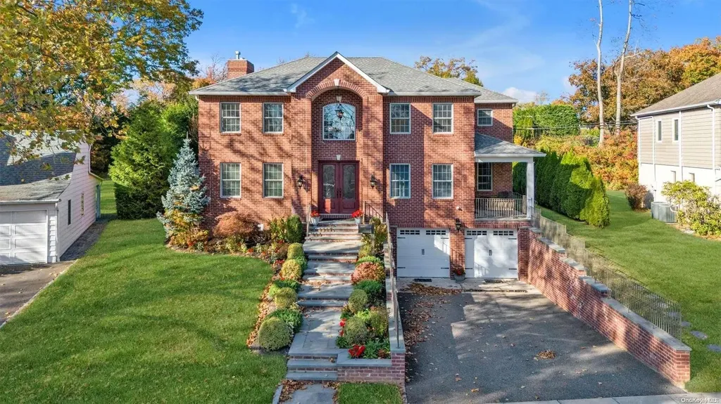 10 Summit Lane New Hyde Park NY 11040