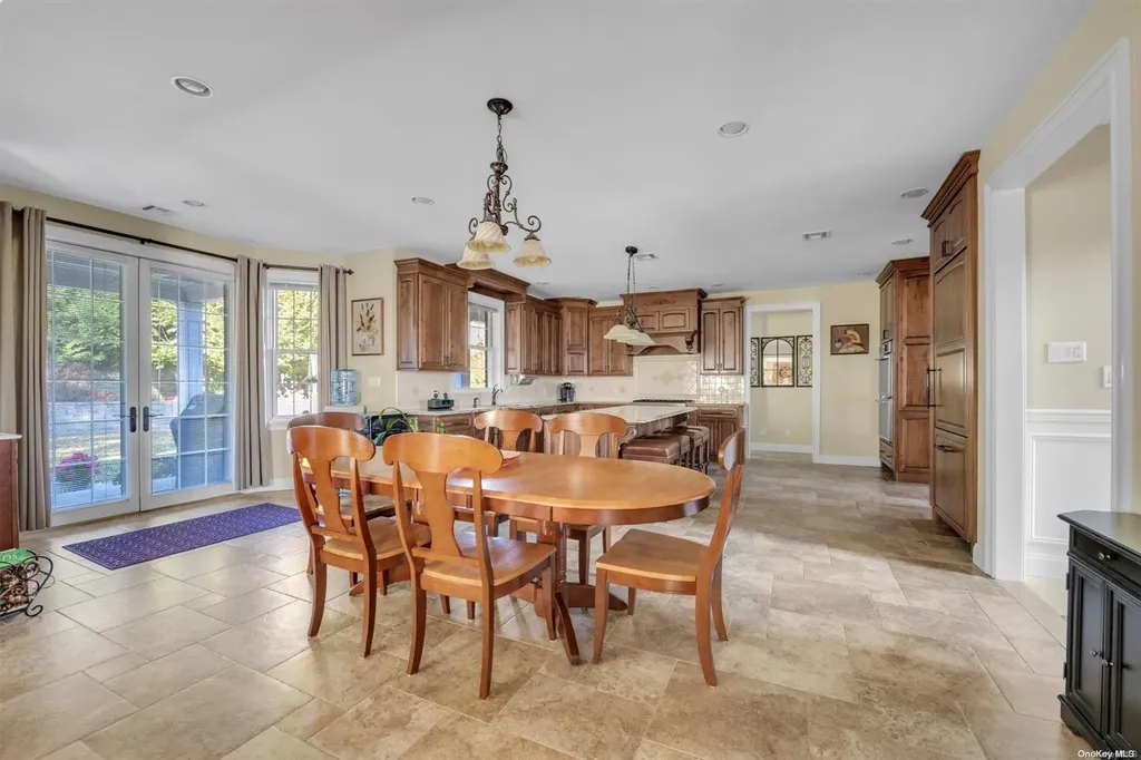 10 Summit Lane New Hyde Park NY 11040
